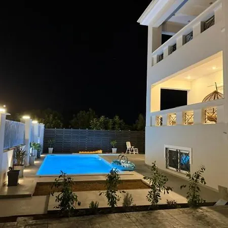 Villa Exclusive With Pool